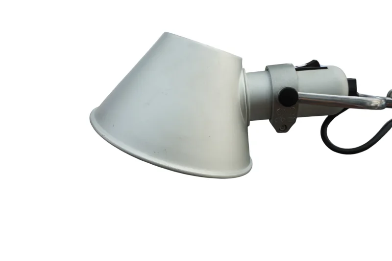 Konischer Aluminiumschirm mattsilber Artemide Tolomeo 360 Grad drehbar