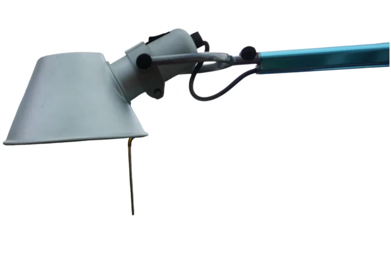 Integrierter Schalter am Schirmgelenk Artemide Tolomeo ergonomisch