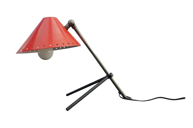 Hala Zeist Pinocchio Schreibtischlampe korallenrot Dreibein 1956 Gesamtansicht