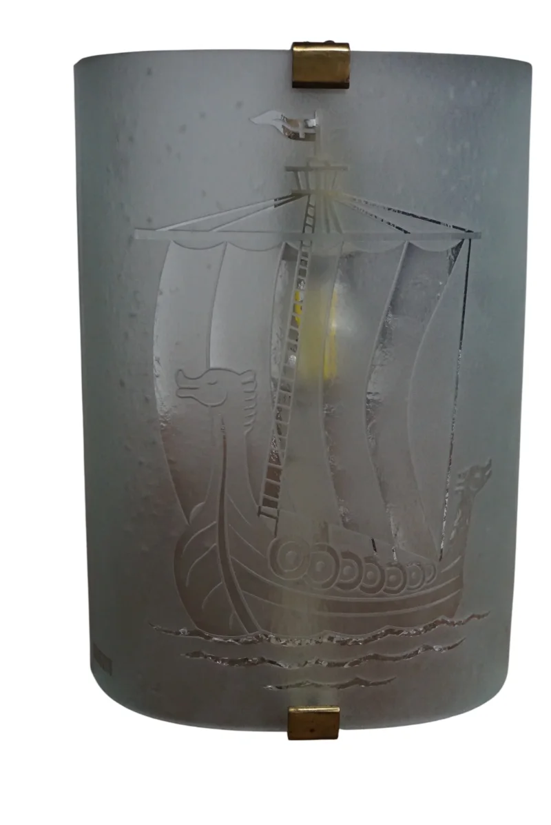 Glössner Co Wandleuchte geätztes Wikinger-Drakkar Frostglas Schweden 1940er Gesamtansicht