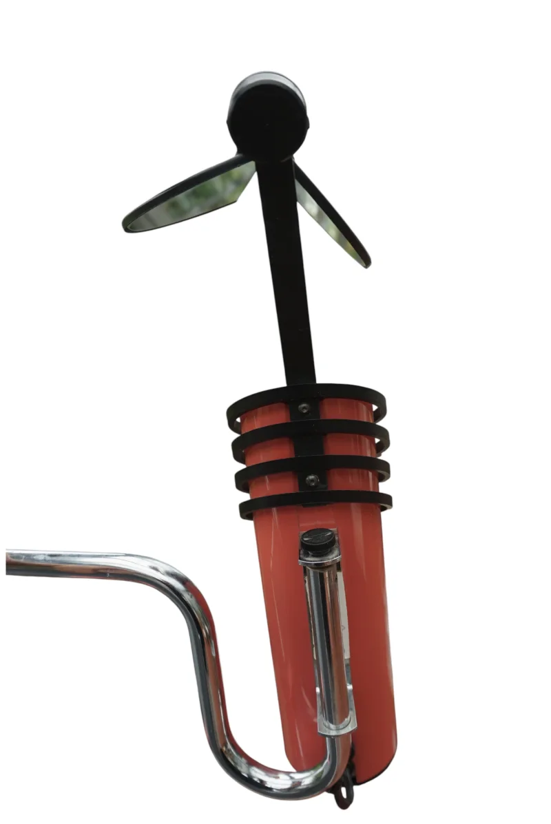 Ateljé Lyktan Skarabé salmon lacquered cylindrical head with black rings and curved chromed Z-arm, three-quarter view