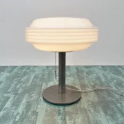 Temde Space-Age Tischleuchte opalweißes Glas Metall 1970er Gesamtansicht