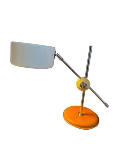 Simris desk lamp by Anders Pehrson for Ateljé Lyktan with white lacquered shade, chrome tripod arm and leather base